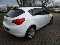 Gebraucht Opel Astra Design Edition 140 PS (102 kW) 2012 Weiß Limousine