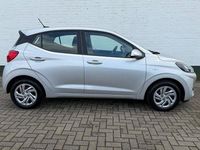 Gebraucht Hyundai i10 67 PS (49 kW) 2023 Silber Kleinwagen