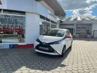 Gebraucht Toyota Aygo X-play 69 PS (50 kW) 2017 Weiß Kleinwagen