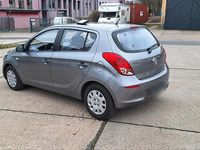 Gebraucht Hyundai i20 86 PS (63 kW) 2013 Grau Kleinwagen