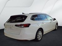 Gebraucht Skoda Superb Essence 150 PS (110 kW) 2025 Kristallweiß uni Kombi