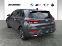 Gebraucht Hyundai i30 Advantage 101 PS (74 kW) 2025 Ecotronic grey / mic Limousine