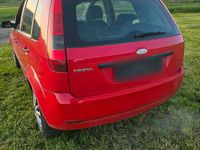 Używany Ford Fiesta 80 KM (58 kW) 2005 Czerwony Hatchback