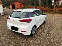 Gebraucht Hyundai i20 75 PS (55 kW) 2017 Weiß Kleinwagen