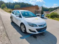 Gebraucht Opel Astra Edition 165 PS (121 kW) 2014 Weiß Limousine