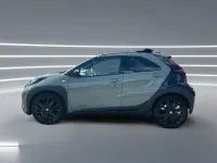 Gebraucht Toyota Aygo X x-style 72 PS (52 kW) 2024 Urban khaki / night sky black SUV