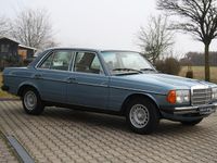 Gebraucht Mercedes 200 94 PS (69 kW) 1976 Blau Limousine