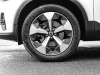 Gebraucht Volvo XC40 Plus 163 PS (119 kW) 2023 Crystal white / metallic SUV