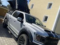 Używany Ford V8 Lariat 401 KM (294 kW) 2019 Srebrny SUV