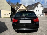 Gebraucht BMW 318 143 PS (105 kW) 2010 Schwarz Kombi
