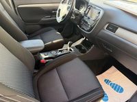Gebraucht Mitsubishi Outlander 150 PS (110 kW) 2016 Grau SUV
