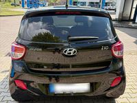 Gebraucht Hyundai i10 87 PS (63 kW) 2016 Schwarz Kleinwagen