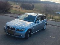 Gebraucht BMW 320 177 PS (130 kW) 2009 Blau Kombi
