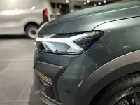Neu Dacia Jogger Extreme 110 PS (80 kW) 2025 Grün Van / Kleinbus