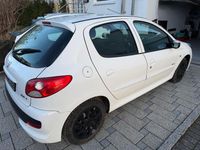 Gebraucht Peugeot 206 73 PS (53 kW) 2011 Silber Limousine