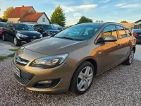 Gebraucht Opel Astra Edition 101 PS (74 kW) 2013 Braun Kombi