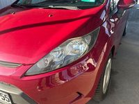 Gebraucht Ford Fiesta Ambiente 82 PS (60 kW) 2009 Rot Kleinwagen