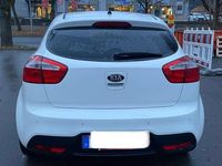 Gebraucht Kia Rio Edition 7 86 PS (63 kW) 2014 Weiß Limousine