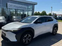 Gebraucht Toyota bZ4X Basis 150 kW (204 PS) 2023 Platinumweiß perleffekt SUV