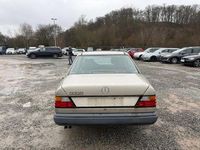 Gebraucht Mercedes E300 179 PS (131 kW) 1987 Gold Limousine