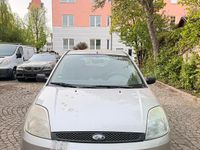 Używany Ford Fiesta 69 KM (50 kW) 2008 Srebrny Hatchback
