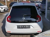 Gebraucht Renault Twingo Techno 60 kW (82 PS) 2023 Quarzweiß metallic Kleinwagen