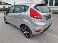 Gebraucht Ford Fiesta 82 PS (60 kW) 2010 Silber Kleinwagen