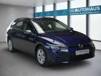 Gebraucht VW Golf VIII Life 110 PS (80 kW) 2024 Blau Kombi