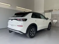 Neu VW T-Roc Life 150 PS (110 kW) 2026 [0qa1] pure white / dach schwarz SUV