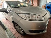 Gebraucht Ford Fiesta Titanium 101 PS (74 kW) 2015 Silber Limousine
