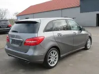 Gebraucht Mercedes B180 Sport 122 PS (89 kW) 2012 Grau Kleinwagen