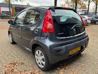 Gebraucht Peugeot 107 68 PS (50 kW) 2012 Grau Kleinwagen