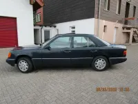 Second-hand Mercedes E200 118 CP (86 kW) 1990 Albastru Berlinǎ