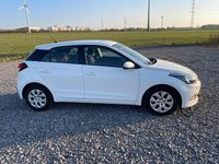 Gebraucht Hyundai i20 Trend 90 PS (66 kW) 2015 Weiß Kleinwagen