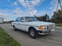 Gebraucht Mercedes 240 65 PS (47 kW) 1976 Weiß Limousine
