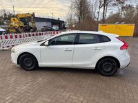 Gebraucht Volvo V40 Business Edition 122 PS (89 kW) 2019 Weiß Limousine