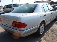 Gebraucht Mercedes E240 170 PS (125 kW) 1999 Silber Limousine