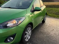 Gebraucht Mazda 2 Active 84 PS (61 kW) 2011 Grün Kleinwagen