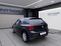 Gebraucht VW Polo Comfortline 75 PS (55 kW) 2018 Deep black perleffekt Kleinwagen