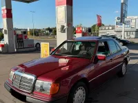 Gebraucht Mercedes E260 160 PS (117 kW) 1990 Rot Limousine
