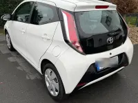 Gebraucht Toyota Aygo 69 PS (50 kW) 2015 Weiß Kleinwagen