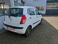 Gebraucht Hyundai i10 67 PS (49 kW) 2011 Weiß Kleinwagen