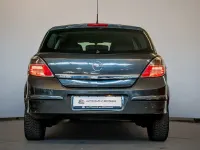 Używany Opel Astra Selection 90 KM (66 kW) 2009 Szary Sedan/Limuzyna