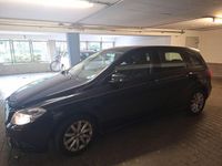 Gebraucht Mercedes B180 122 PS (89 kW) 2013 Schwarz Van / Kleinbus