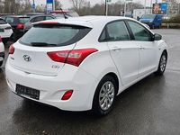 Gebraucht Hyundai i30 Classic 110 PS (80 kW) 2015 Weiß Limousine
