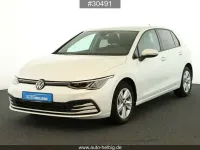 Second-hand VW Golf VIII Life 150 CP (110 kW) 2023 Alb Berlinǎ