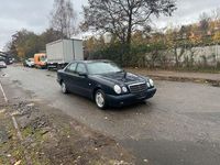 Gebraucht Mercedes E200 Classic 136 PS (100 kW) 1997 Blau Limousine