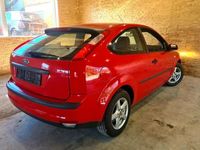 Gebraucht Ford Focus 80 PS (58 kW) 2005 Rot Kleinwagen