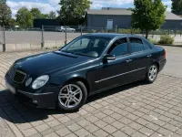 Gebraucht Mercedes E240 177 PS (130 kW) 2004 Blau Limousine