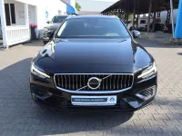 Gebraucht Volvo V60 Core 253 PS (186 kW) 2023 Onyx black Kombi